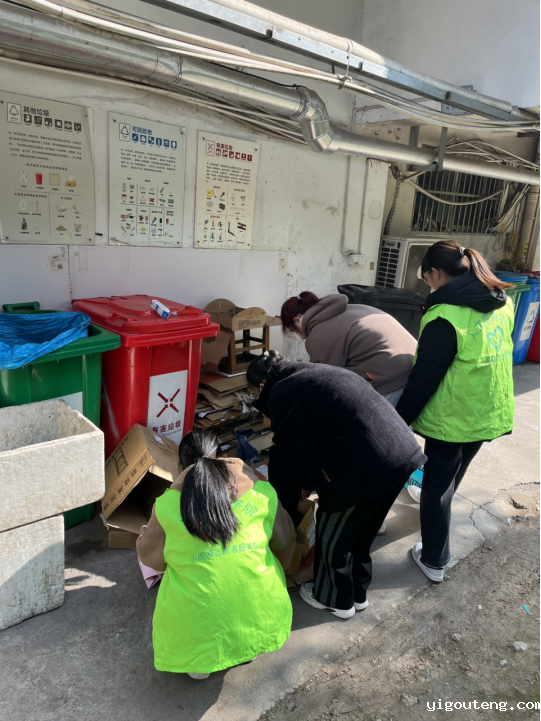 人文旅游学院开展宣传“垃圾分类”志愿服务活动